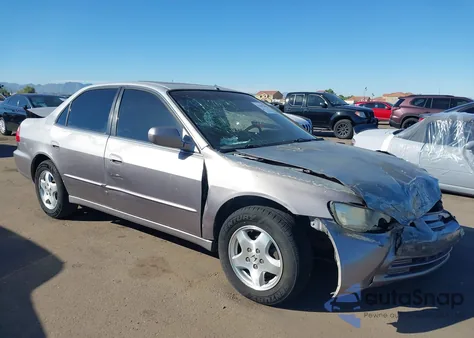 2000 Honda Accord 3.0 Ex из США, поврежденный, VIN 1HGCG1650YA026204